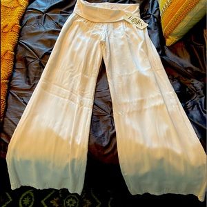 Elan woman’s Medium white Rayon pants. New.